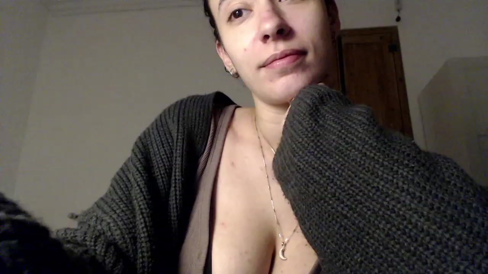 Gallery image thumbnail from LolasPie's myfreecams stream on, 11/21/2022, 18:23 image 5 of 20