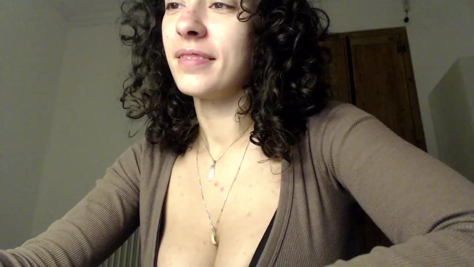 Gallery image thumbnail from LolasPie's myfreecams stream on, 11/24/2022, 18:22 image 4 of 20