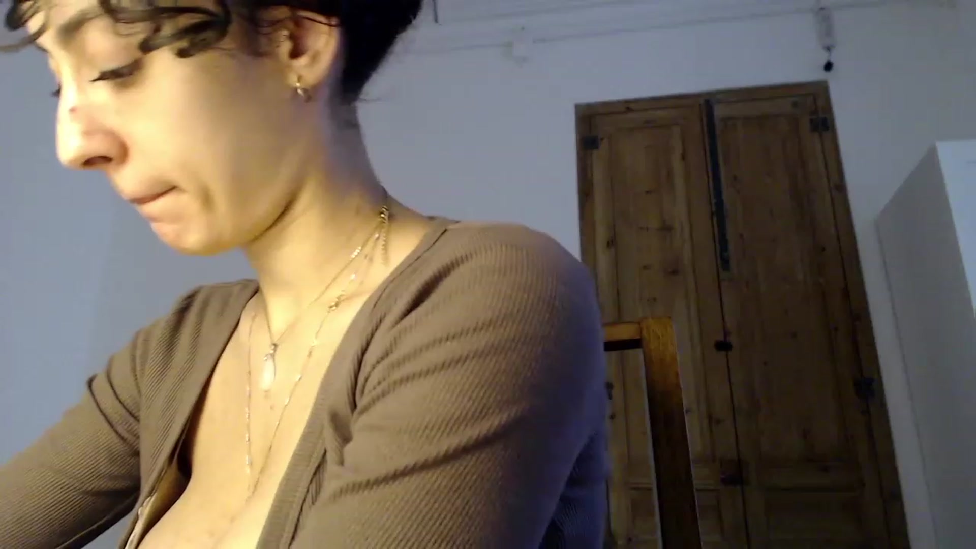 Gallery image thumbnail from LolasPie's myfreecams stream on, 12/01/2022, 11:25 image 18 of 20