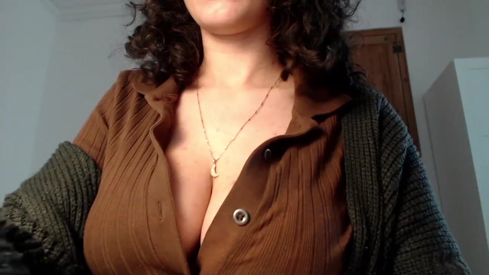 Gallery image thumbnail from LolasPie's myfreecams stream on, 04/01/2023, 17:09 image 6 of 20