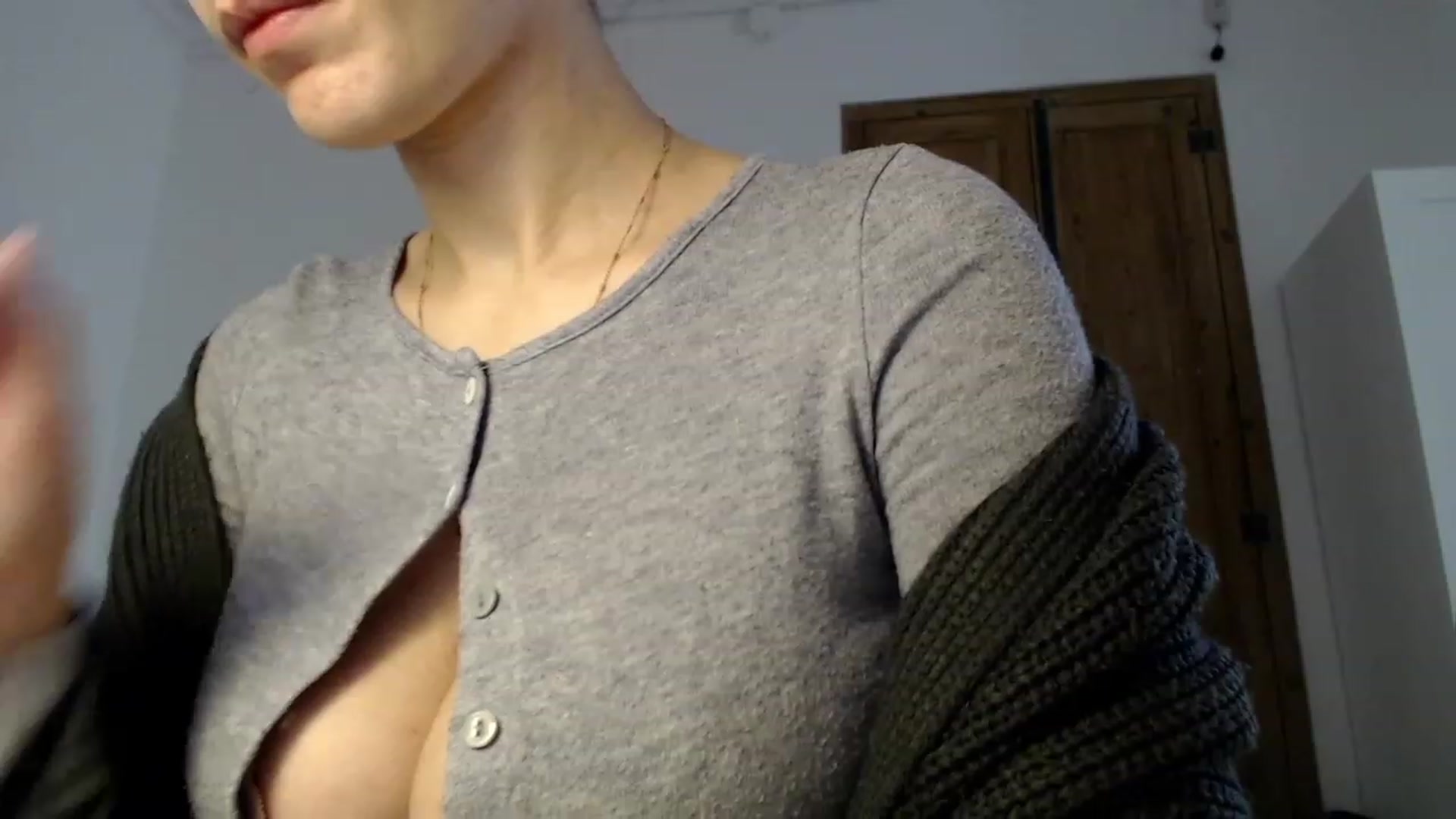 Gallery image thumbnail from LolasPie's myfreecams stream on, 04/04/2023, 16:46 image 7 of 20