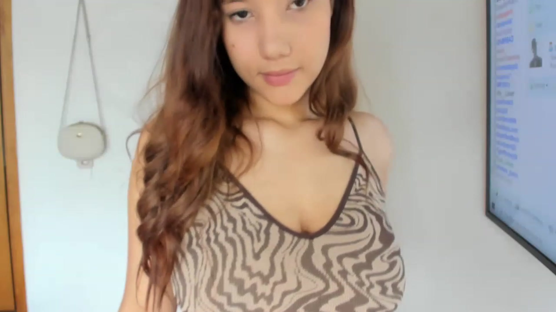 Gallery image thumbnail from Lolipopgomez's myfreecams stream on, 01/22/2023, 15:40 image 8 of 20