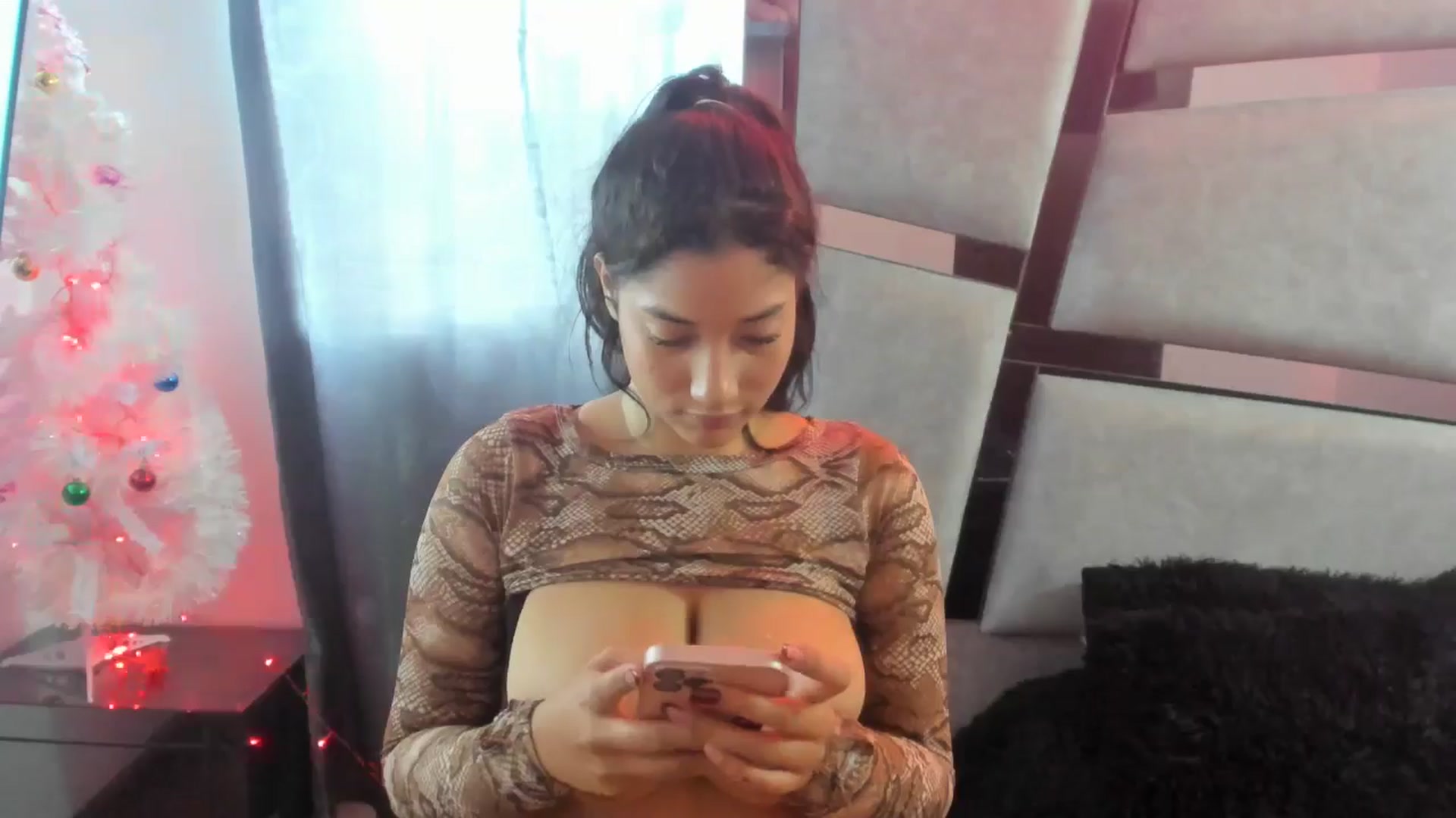 Gallery image thumbnail from Lolipopgomez's myfreecams stream on, 12/23/2024, 21:54 image 17 of 20