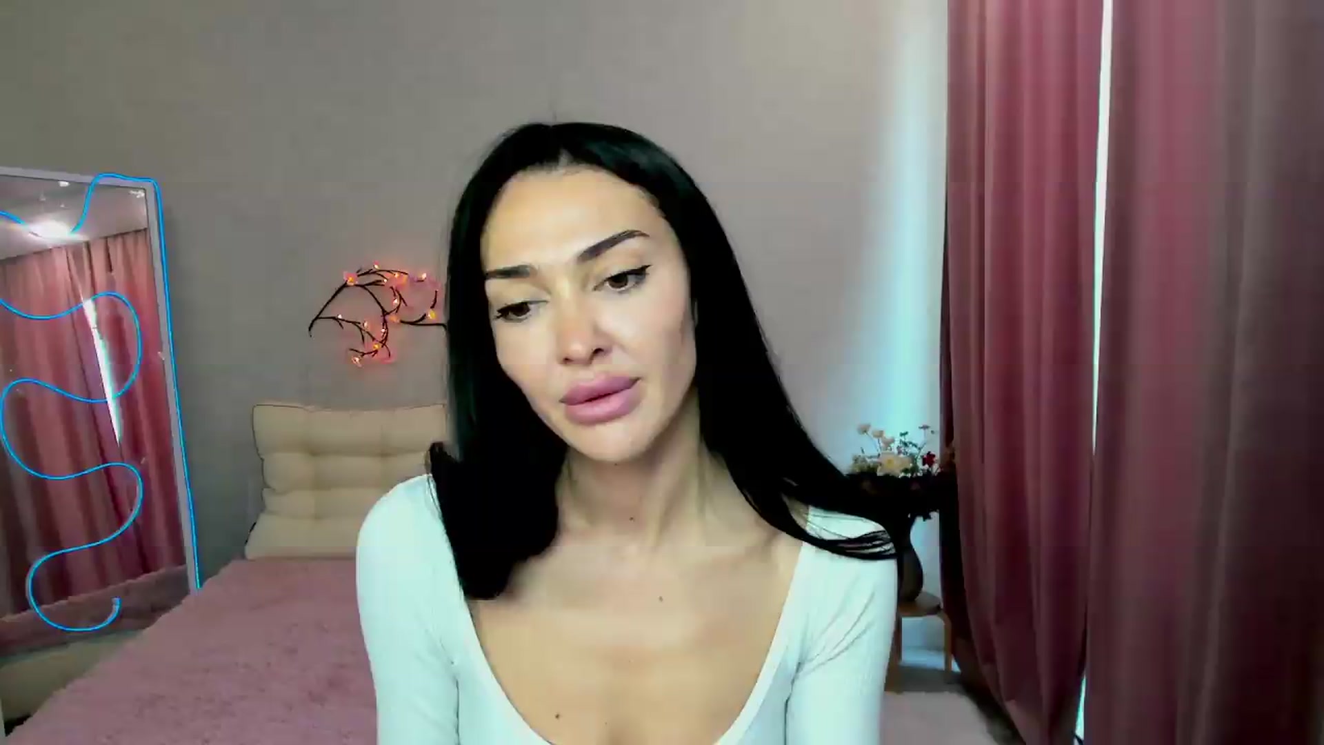 Gallery image thumbnail from Lolla_FoxX's myfreecams stream on, 08/15/2026, 08:31 image 17 of 20