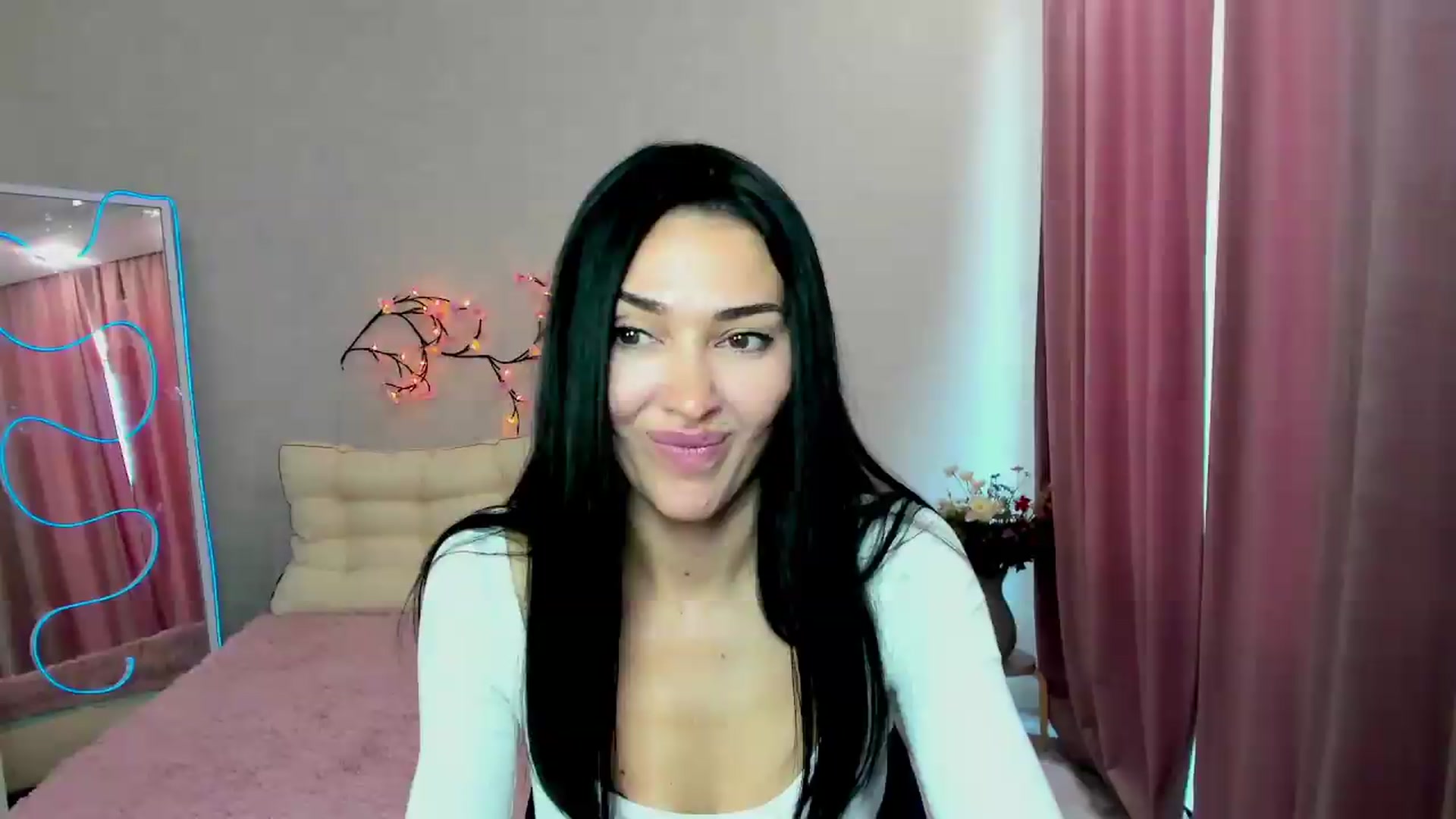 Gallery image thumbnail from Lolla_FoxX's myfreecams stream on, 08/15/2026, 08:31 image 4 of 20