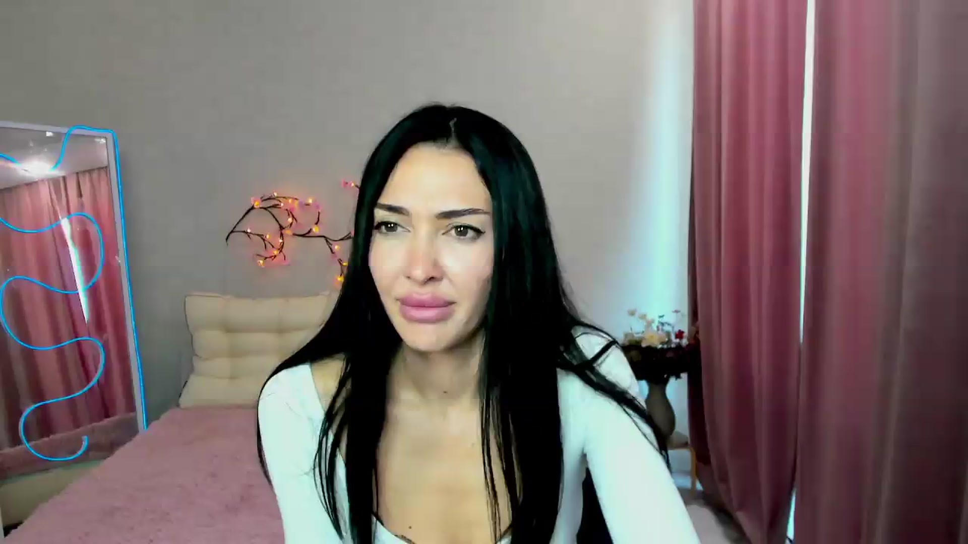 Gallery image thumbnail from Lolla_FoxX's myfreecams stream on, 08/15/2026, 08:31 image 7 of 20