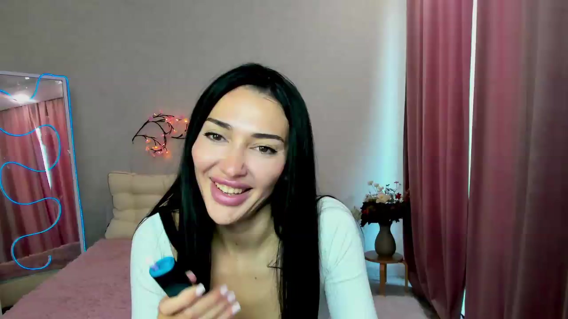 Gallery image thumbnail from Lolla_FoxX's myfreecams stream on, 08/15/2026, 08:31 image 15 of 20