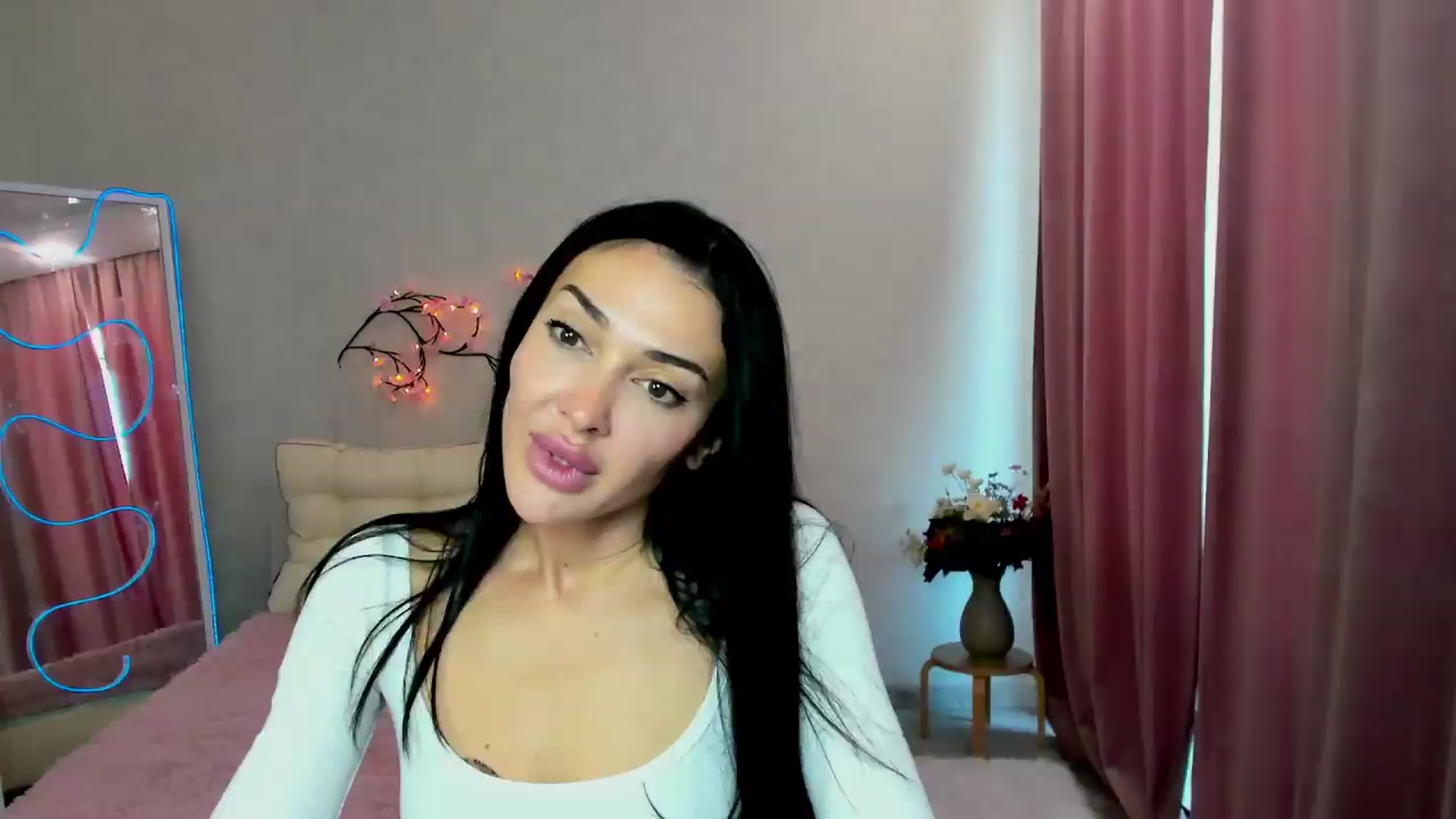 Gallery image thumbnail from Lolla_FoxX's myfreecams stream on, 08/15/2026, 08:31 image 14 of 20