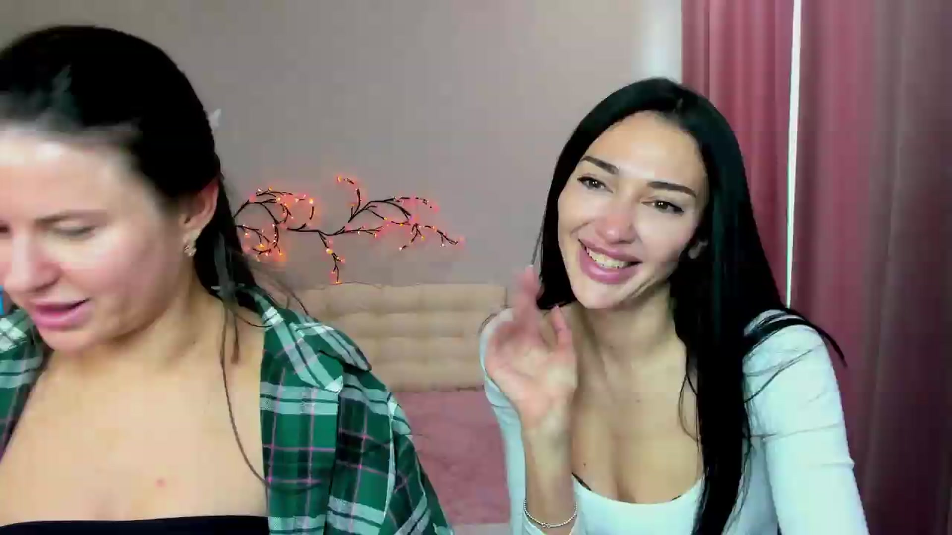 Gallery image thumbnail from Lolla_FoxX's myfreecams stream on, 08/15/2026, 10:37 image 5 of 20