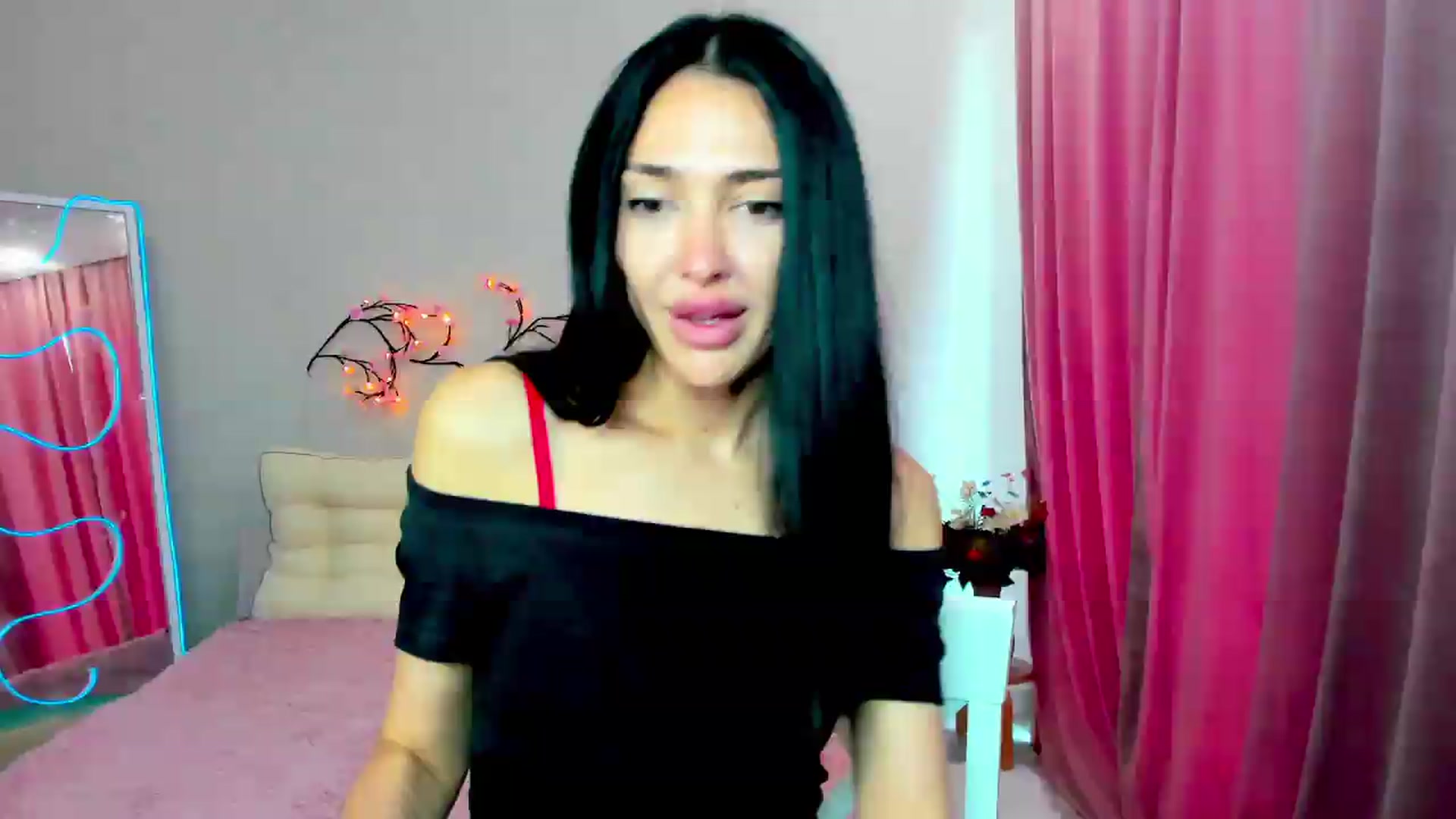 Gallery image thumbnail from Lolla_FoxX's myfreecams stream on, 08/16/2026, 10:48 image 16 of 20