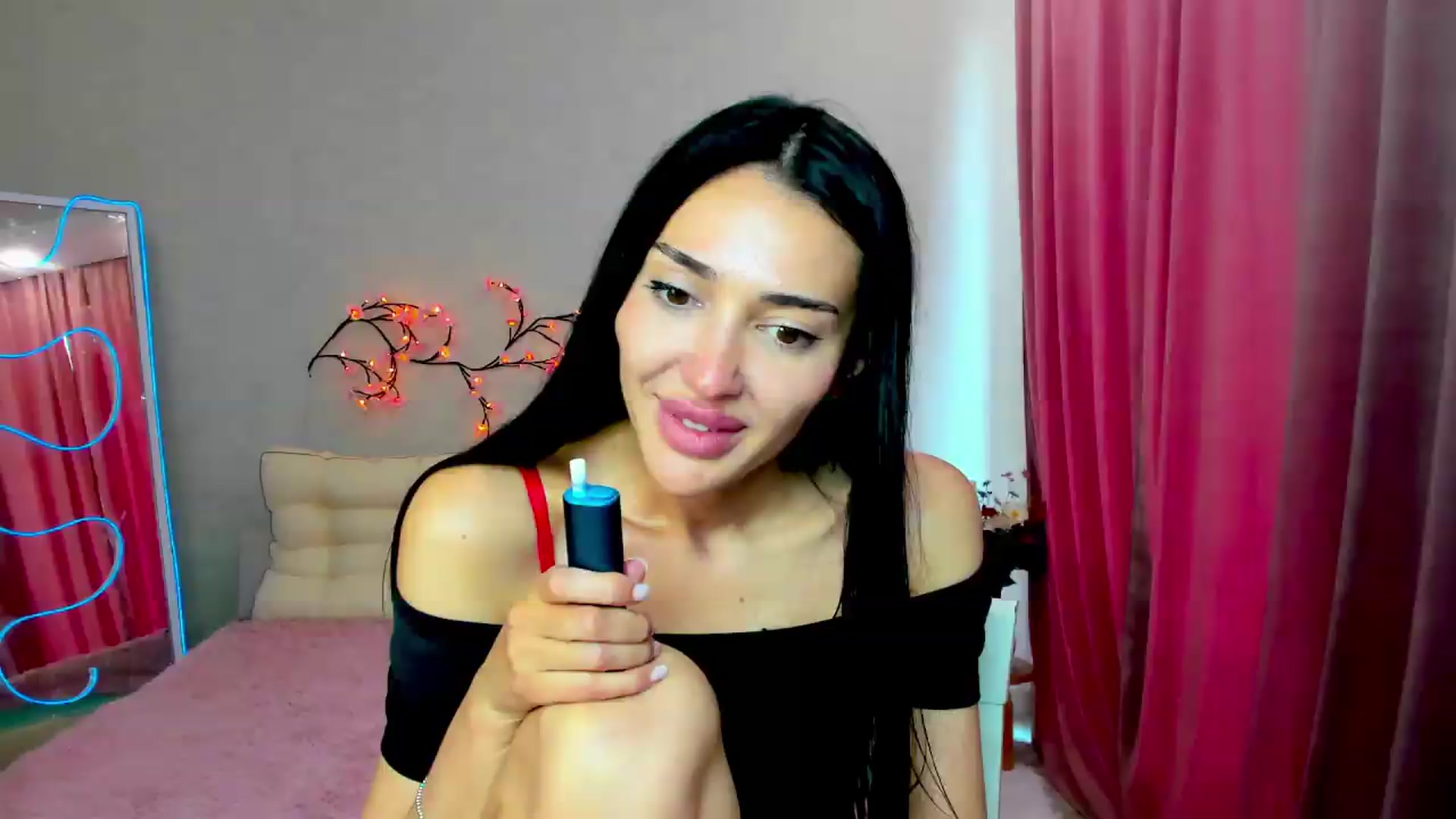 Gallery image thumbnail from Lolla_FoxX's myfreecams stream on, 08/16/2026, 10:48 image 10 of 20