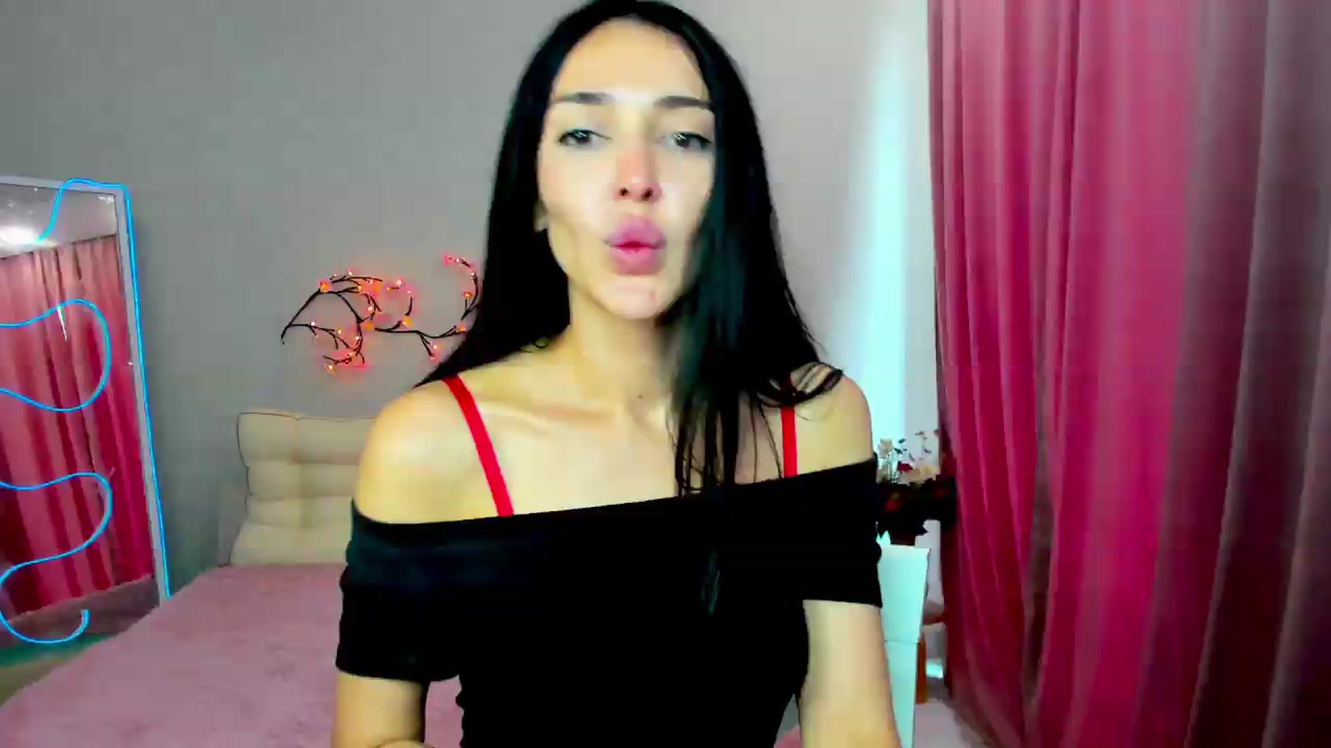 Gallery image thumbnail from Lolla_FoxX's myfreecams stream on, 08/16/2026, 10:48 image 15 of 20
