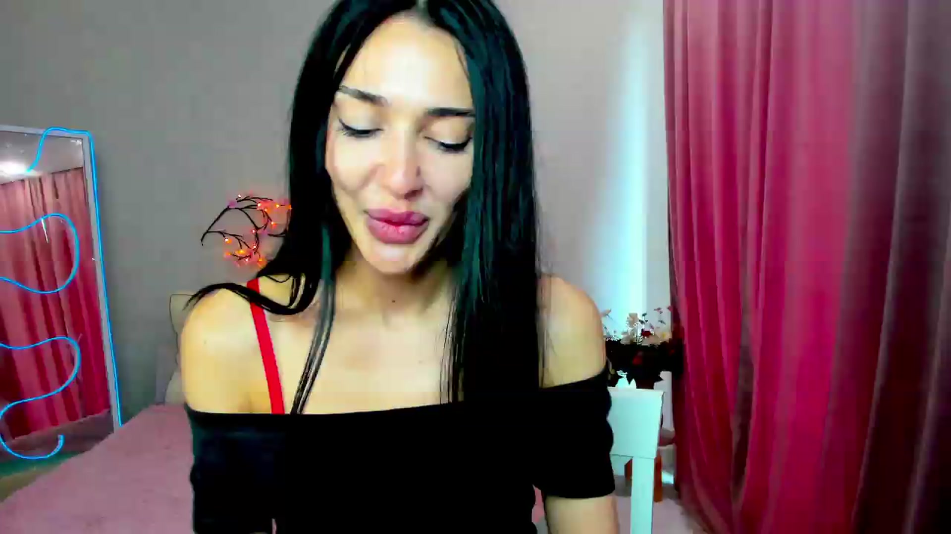 Gallery image thumbnail from Lolla_FoxX's myfreecams stream on, 08/16/2026, 10:48 image 6 of 20