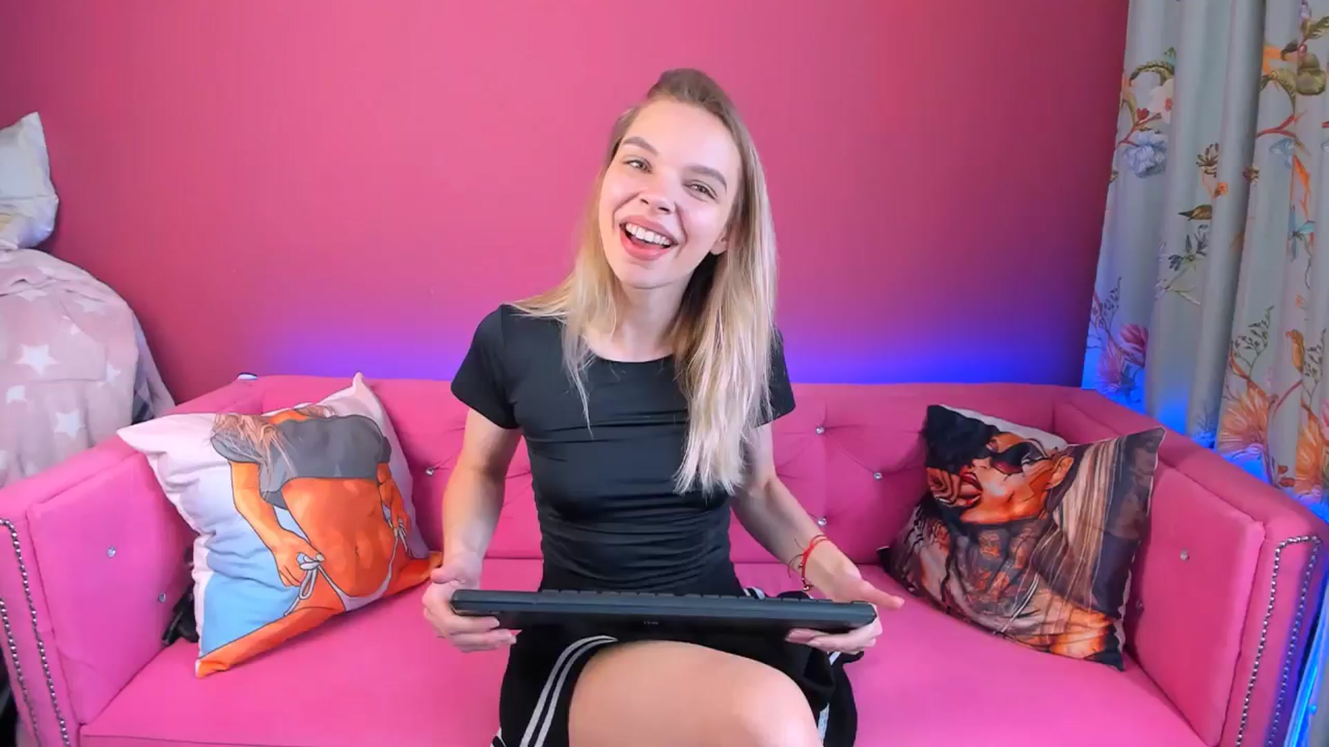 Gallery image thumbnail from Lolly_Goddess's myfreecams stream on, 05/26/2024, 12:24 image 18 of 20