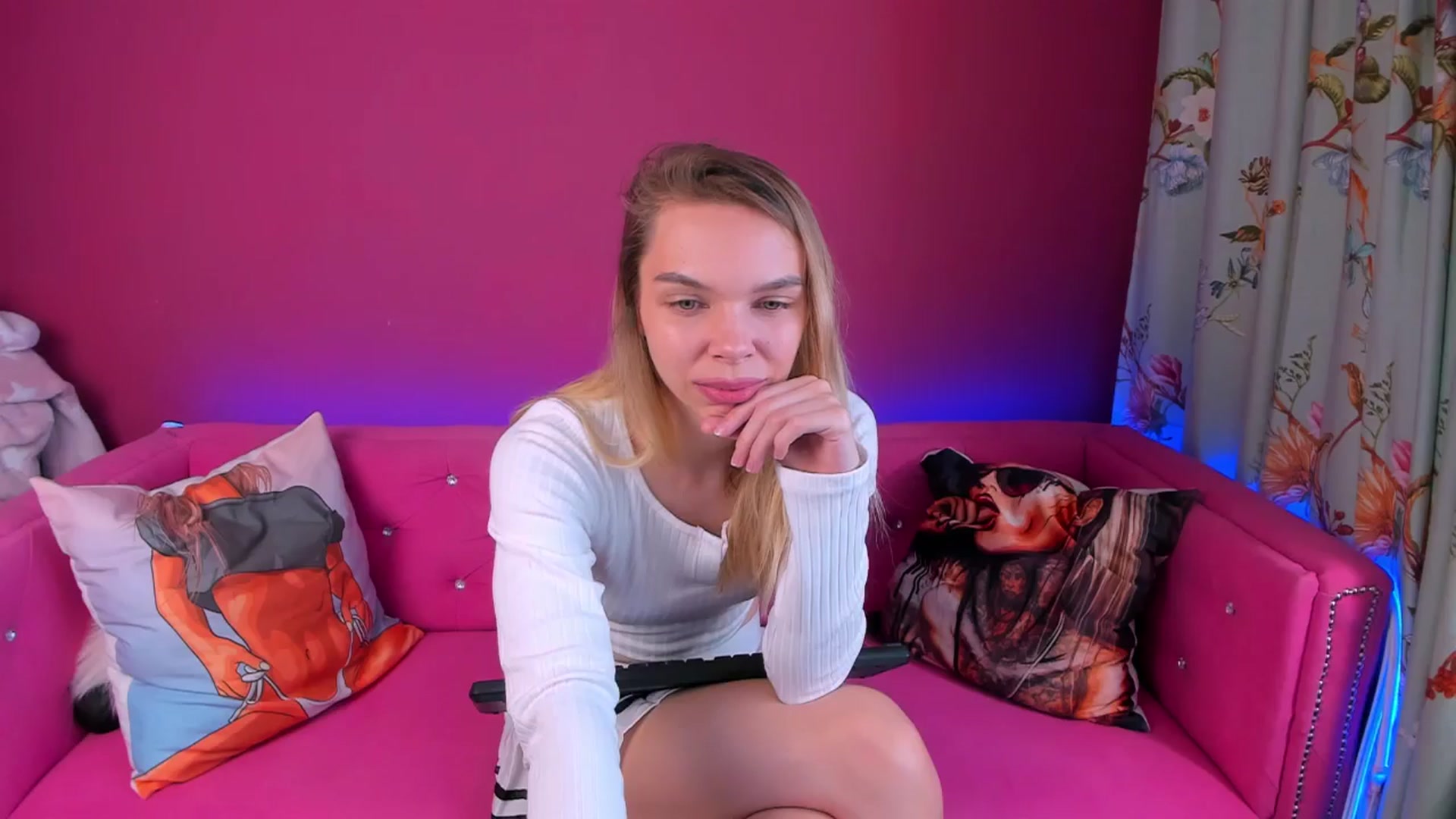 Gallery image thumbnail from Lolly_Goddess's myfreecams stream on, 06/09/2024, 12:09 image 2 of 20