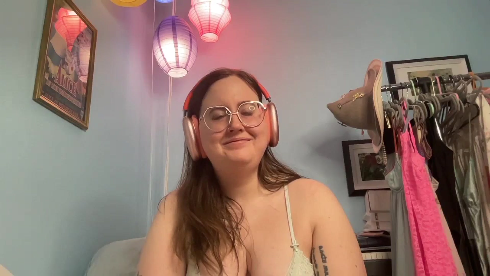 Gallery image thumbnail from LonelyHelena's myfreecams stream on, 03/31/2025, 07:50 image 11 of 20