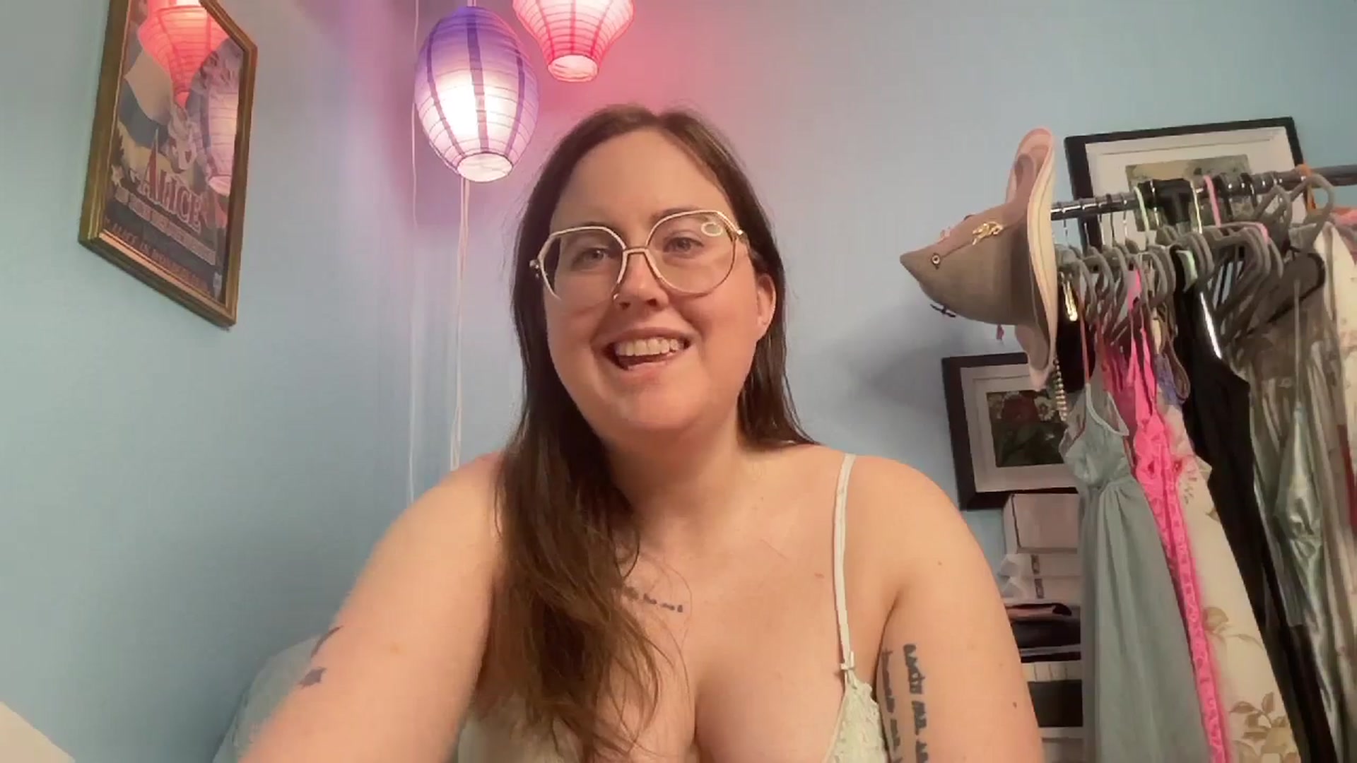 Gallery image thumbnail from LonelyHelena's myfreecams stream on, 03/31/2025, 07:50 image 4 of 20