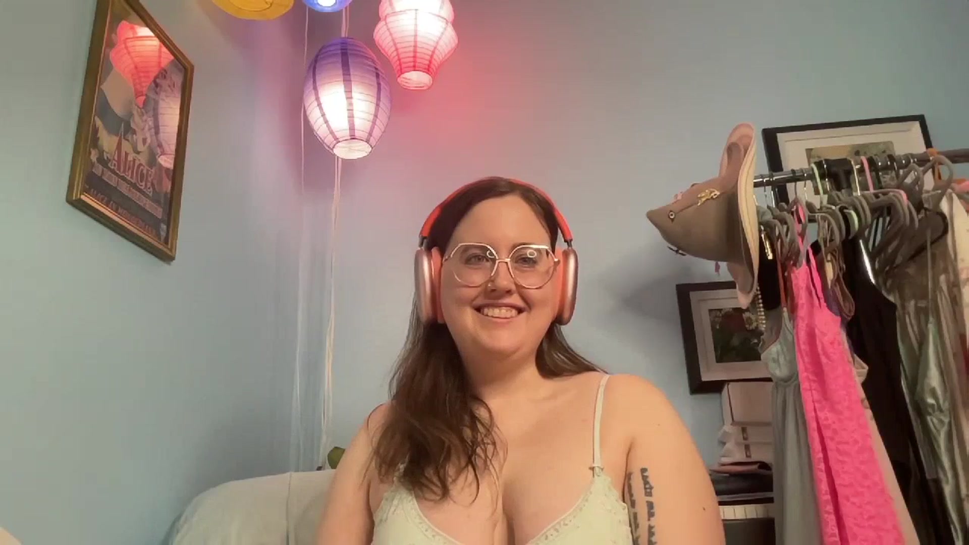 Gallery image thumbnail from LonelyHelena's myfreecams stream on, 03/31/2025, 07:50 image 8 of 20
