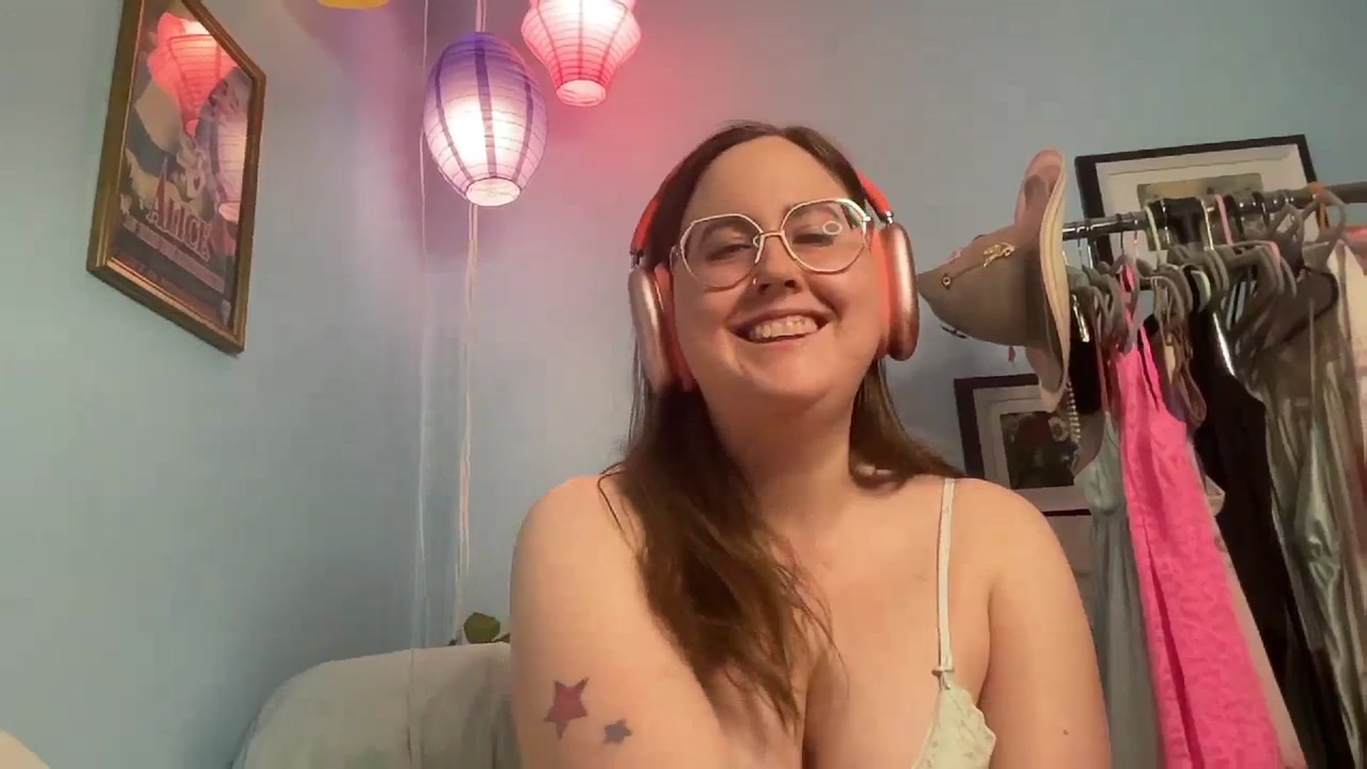 Gallery image thumbnail from LonelyHelena's myfreecams stream on, 03/31/2025, 07:50 image 6 of 20