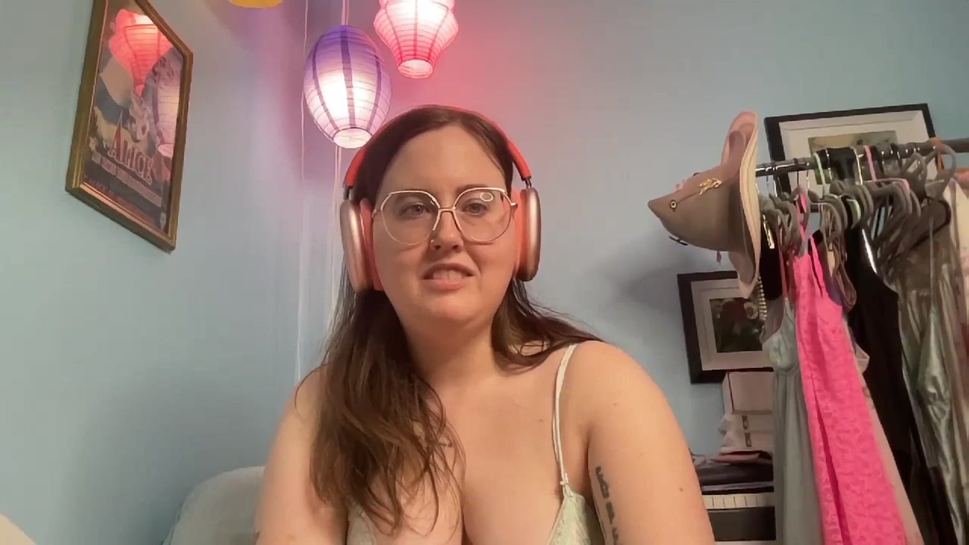 Gallery image thumbnail from LonelyHelena's myfreecams stream on, 03/31/2025, 07:50 image 7 of 20