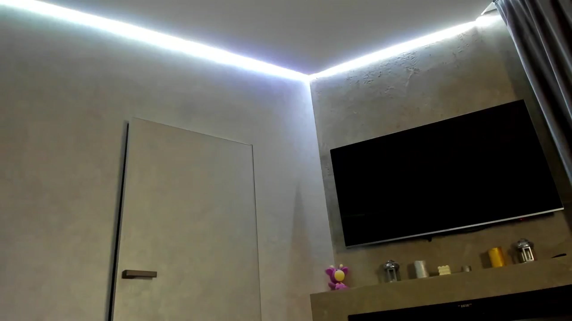 Gallery image thumbnail from LookAtKate's myfreecams stream on, 05/15/2024, 19:32 image 14 of 20