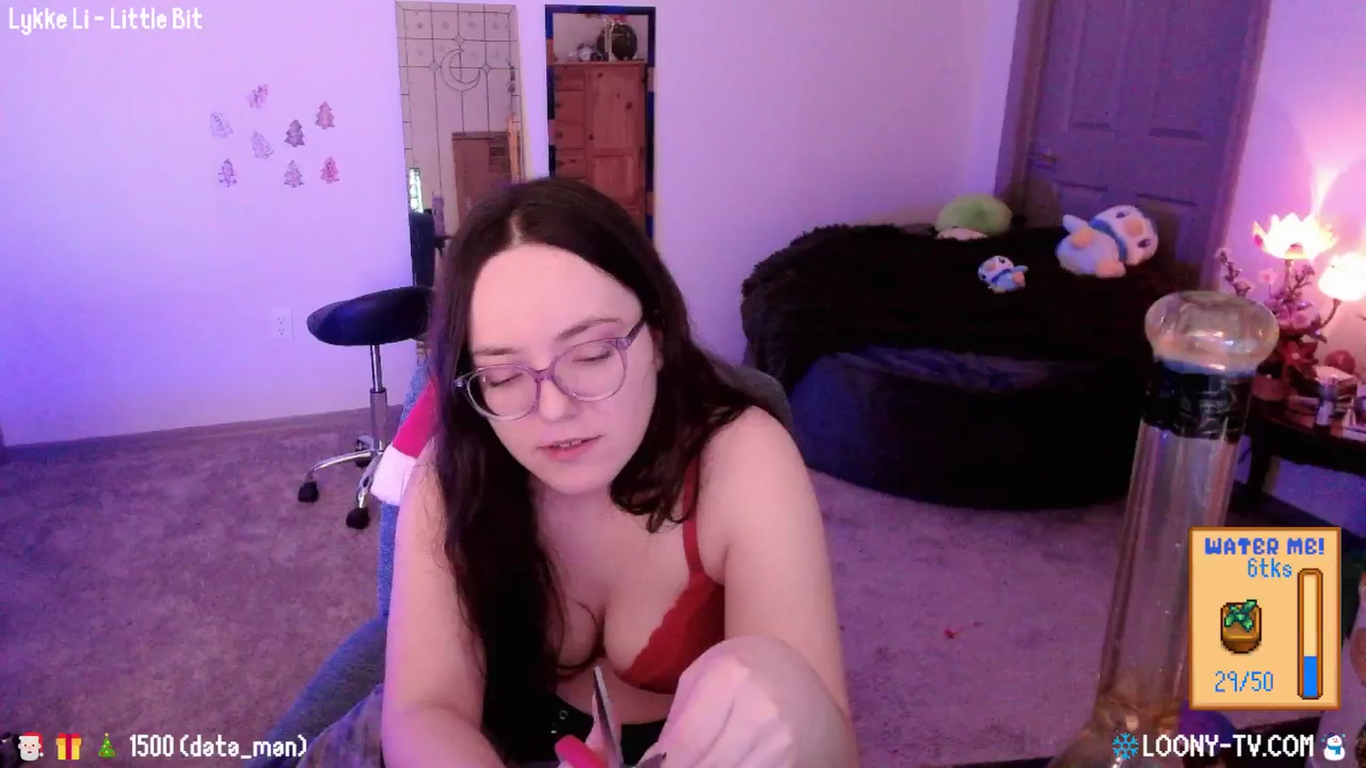 Gallery image thumbnail from LoonyTV's myfreecams stream on, 12/26/2025, 24:51 image 17 of 20