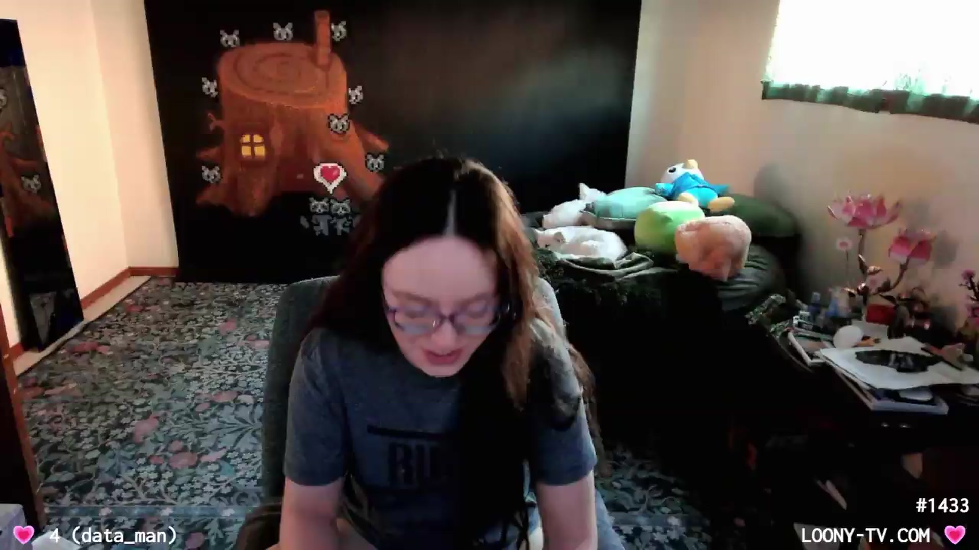 Gallery image thumbnail from LoonyTV's myfreecams stream on, 08/18/2026, 23:45 image 4 of 20