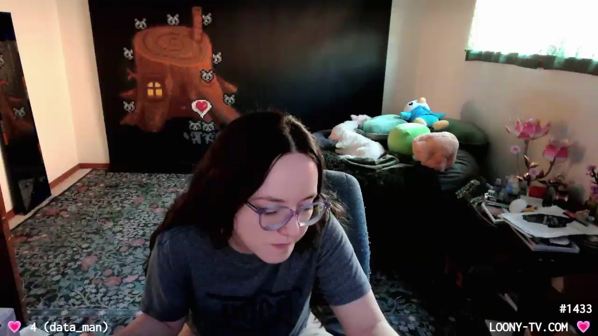 Gallery image thumbnail from LoonyTV's myfreecams stream on, 08/18/2026, 23:45 image 3 of 20