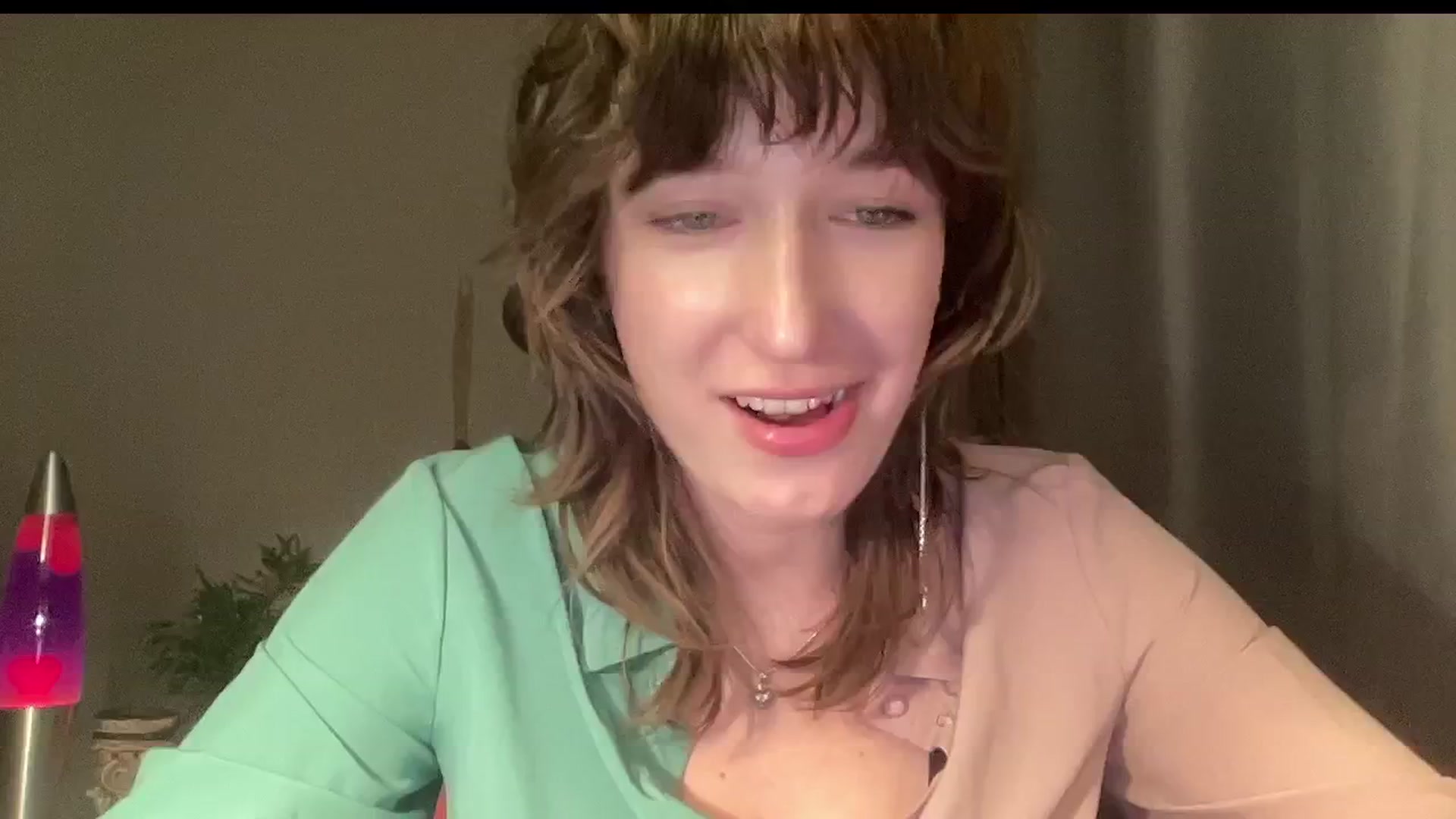 Gallery image thumbnail from LoooneyTunes's myfreecams stream on, 11/01/2024, 18:06 image 16 of 20