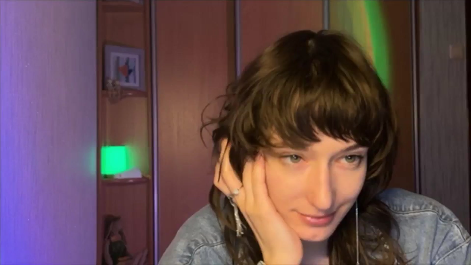 Gallery image thumbnail from LoooneyTunes's myfreecams stream on, 12/19/2024, 22:29 image 17 of 20