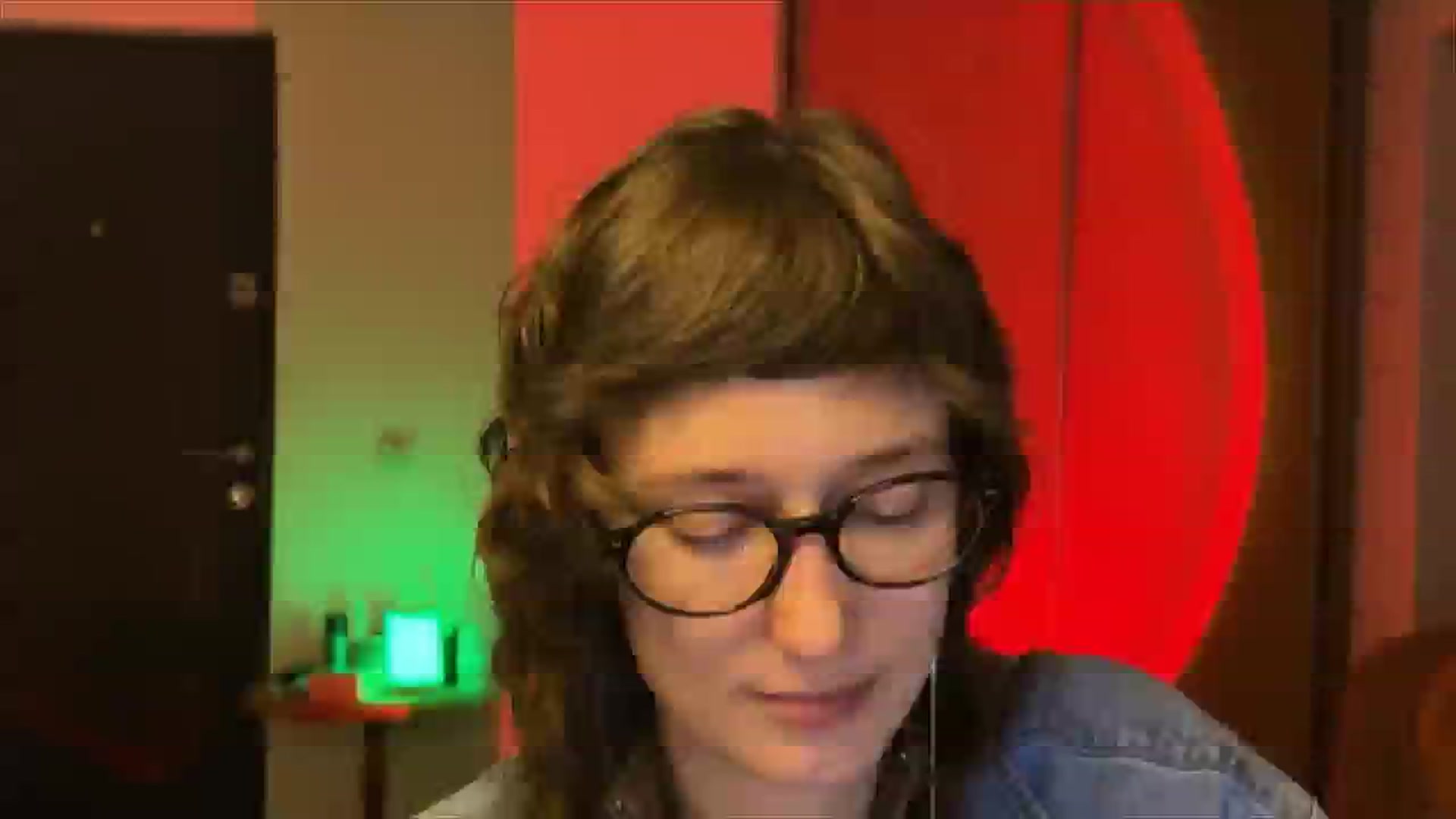 Gallery image thumbnail from LoooneyTunes's myfreecams stream on, 02/14/2025, 24:34 image 18 of 20