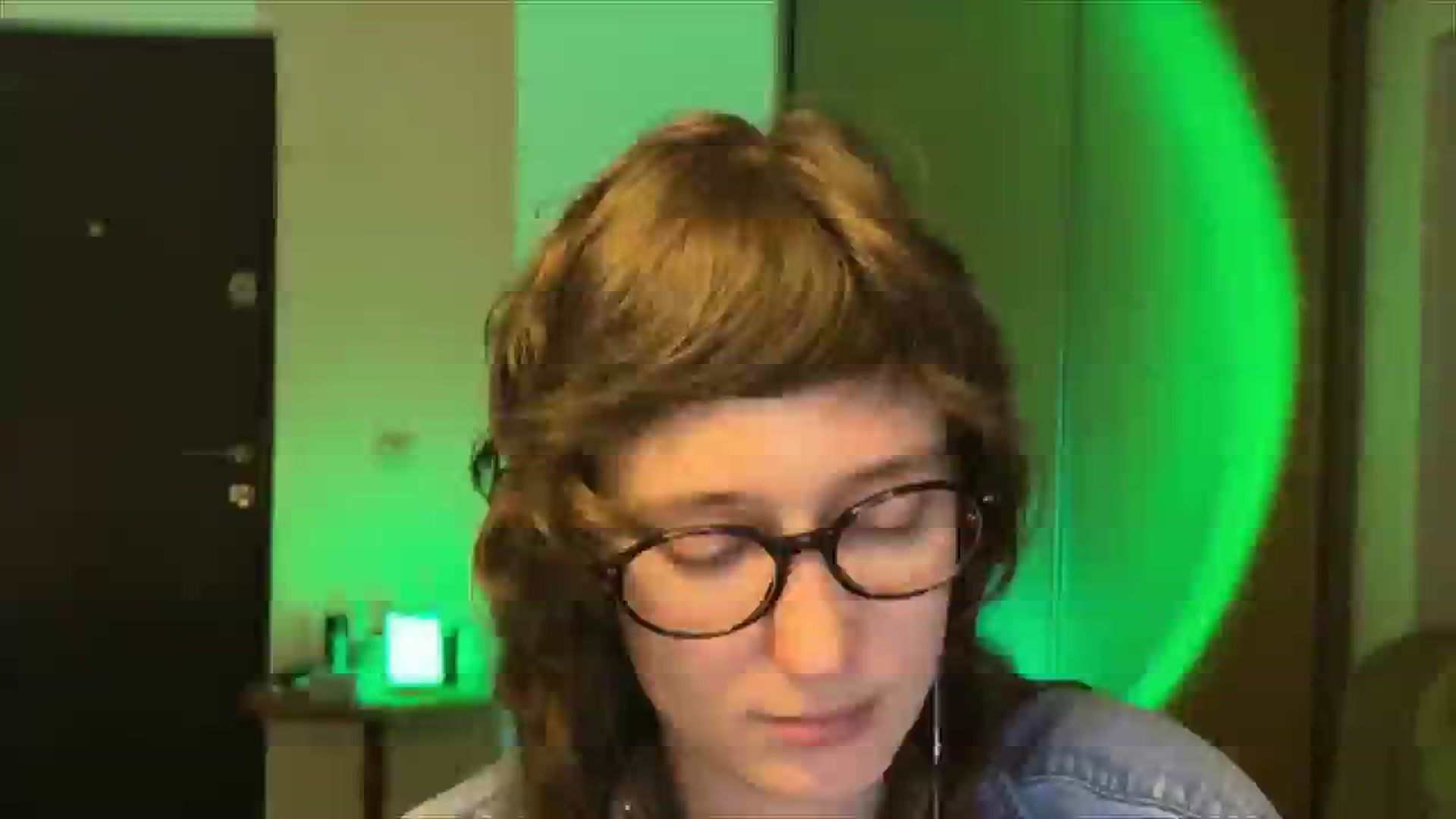 Gallery image thumbnail from LoooneyTunes's myfreecams stream on, 02/14/2025, 24:34 image 16 of 20