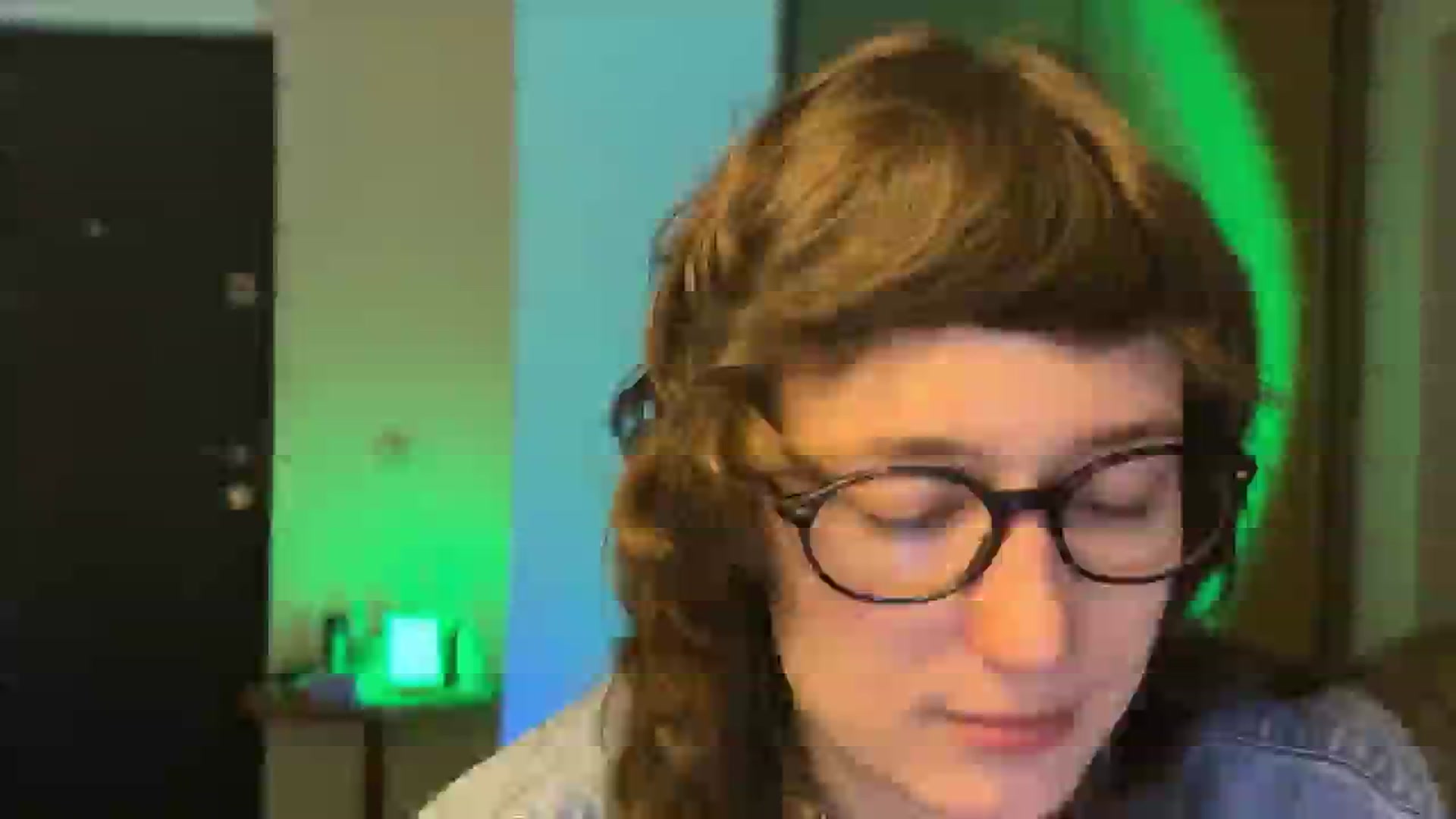 Gallery image thumbnail from LoooneyTunes's myfreecams stream on, 02/14/2025, 24:34 image 7 of 20