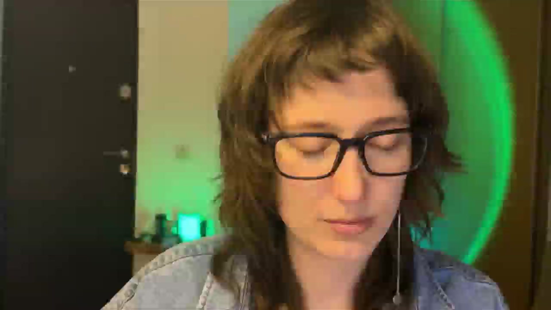 Gallery image thumbnail from LoooneyTunes's myfreecams stream on, 02/17/2025, 21:05 image 13 of 20