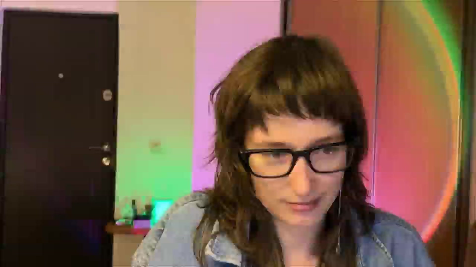 Gallery image thumbnail from LoooneyTunes's myfreecams stream on, 02/19/2025, 20:15 image 13 of 20