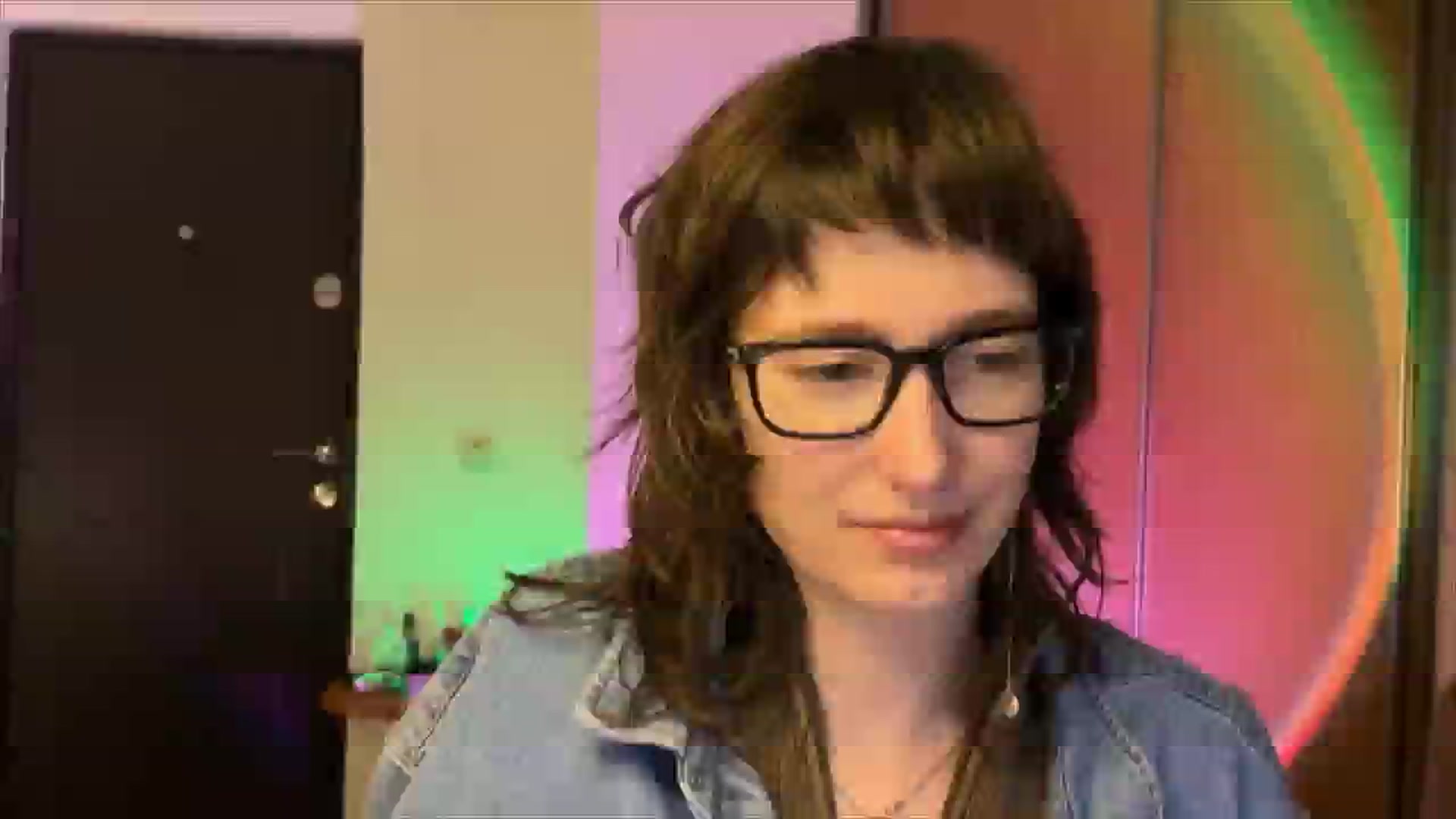 Gallery image thumbnail from LoooneyTunes's myfreecams stream on, 02/19/2025, 20:15 image 10 of 20