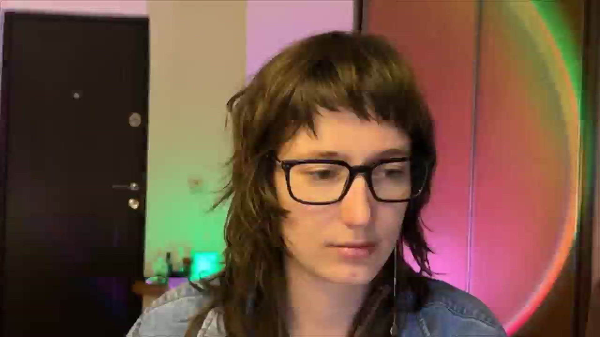 Gallery image thumbnail from LoooneyTunes's myfreecams stream on, 02/19/2025, 20:15 image 18 of 20
