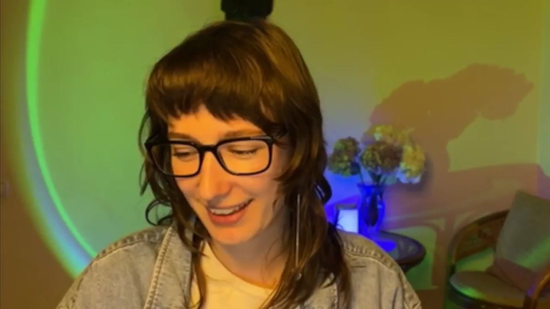 Gallery image thumbnail from LoooneyTunes's myfreecams stream on, 04/01/2025, 18:30 image 7 of 20