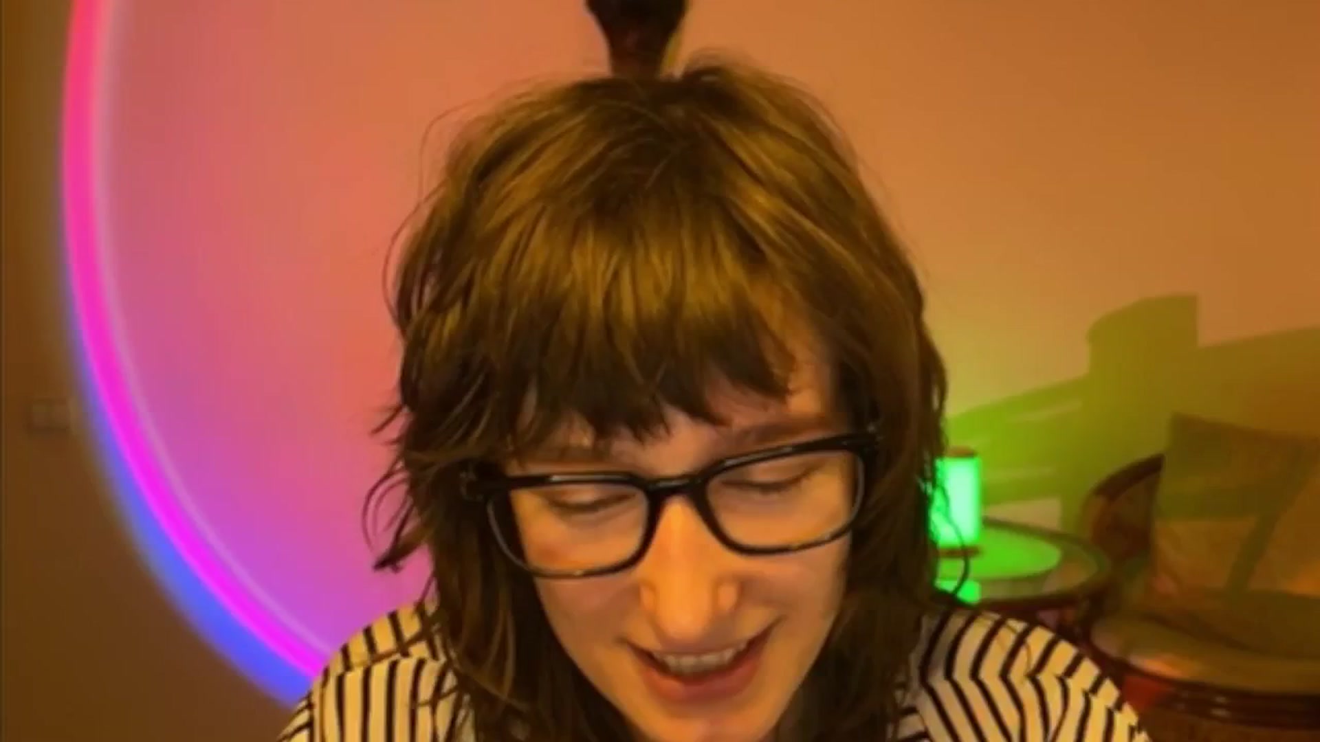 Gallery image thumbnail from LoooneyTunes's myfreecams stream on, 04/08/2025, 18:02 image 13 of 20
