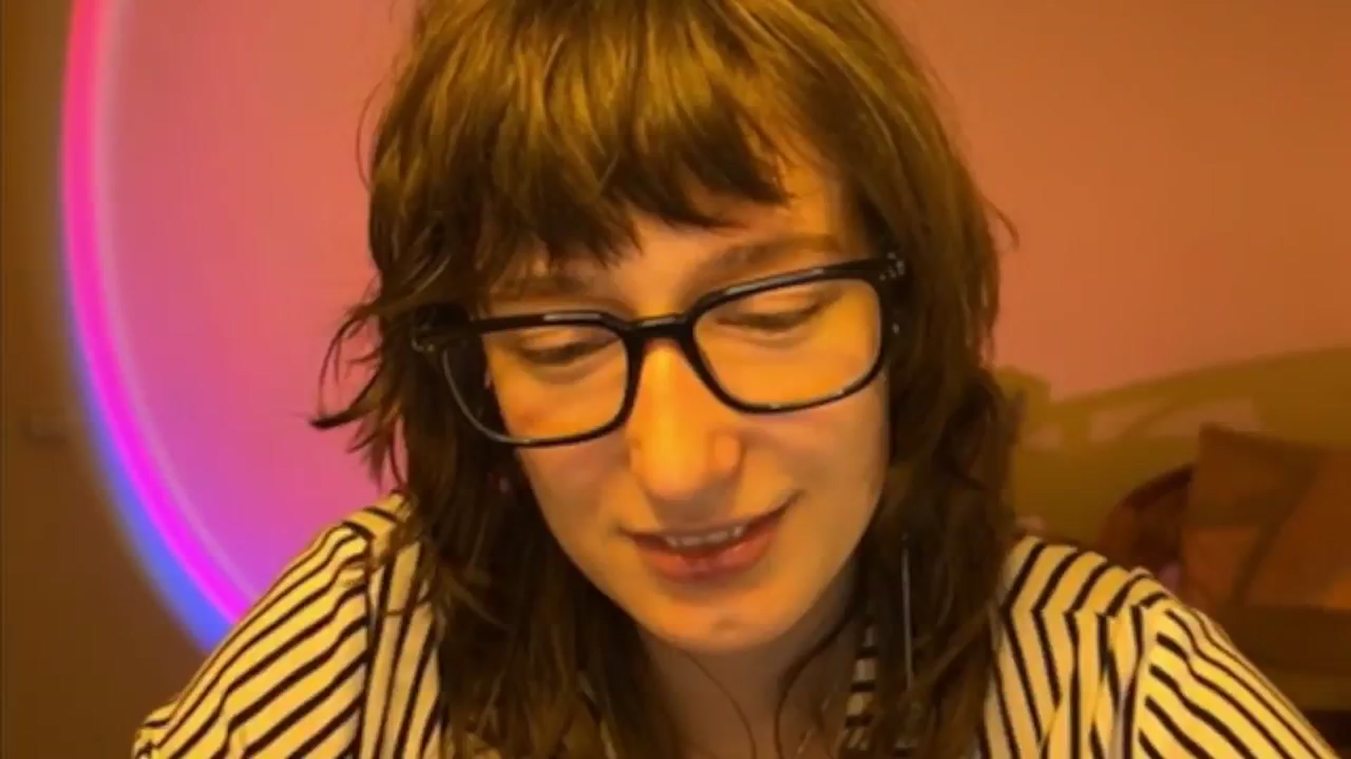 Gallery image thumbnail from LoooneyTunes's myfreecams stream on, 04/08/2025, 18:29 image 16 of 20