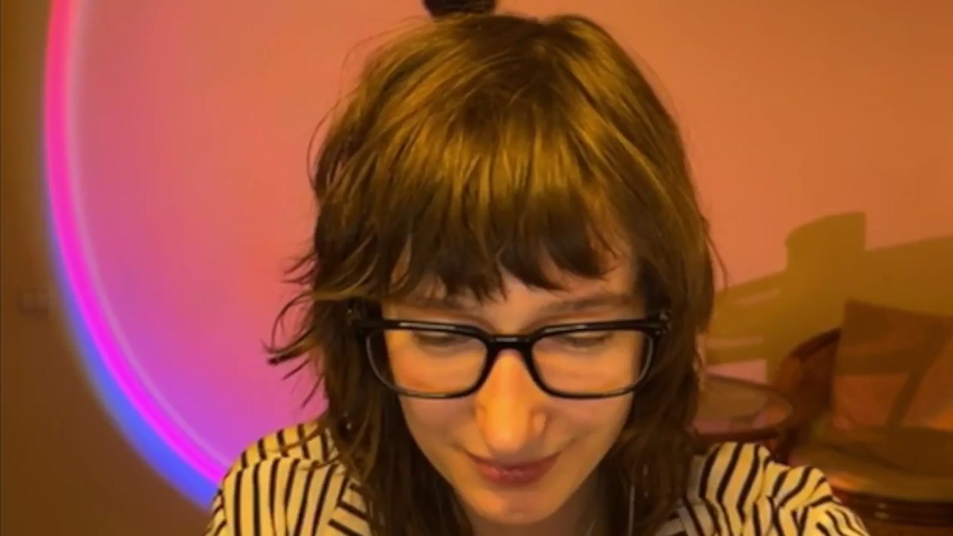 Gallery image thumbnail from LoooneyTunes's myfreecams stream on, 04/08/2025, 18:29 image 7 of 20