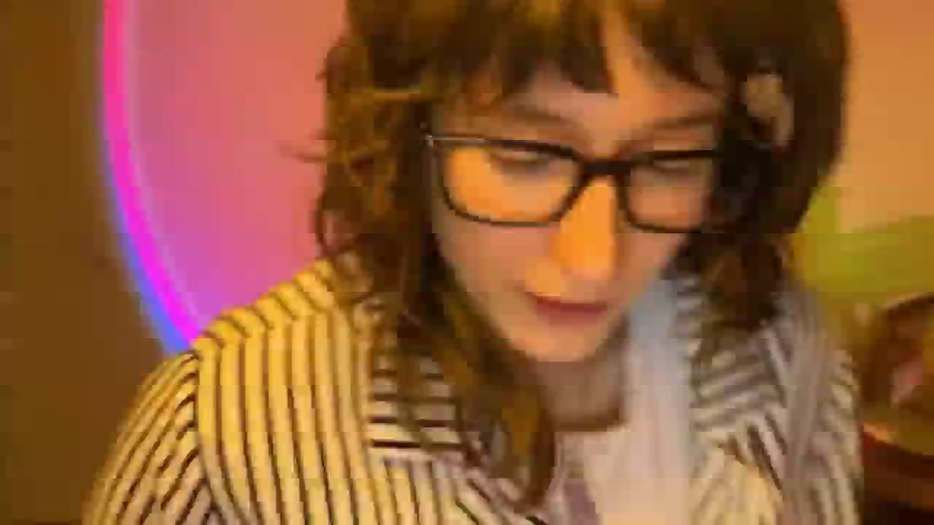 Gallery image thumbnail from LoooneyTunes's myfreecams stream on, 04/08/2025, 21:39 image 1 of 20