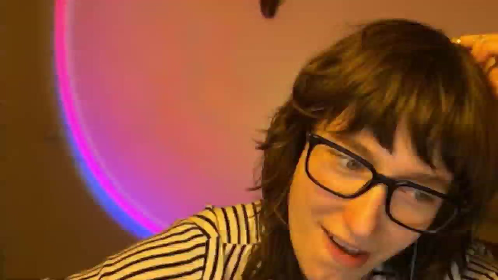 Gallery image thumbnail from LoooneyTunes's myfreecams stream on, 04/08/2025, 21:39 image 3 of 20