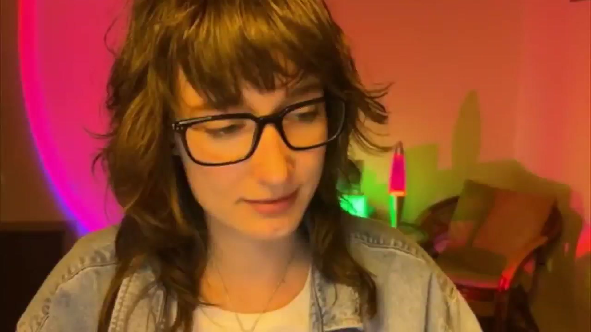 Gallery image thumbnail from LoooneyTunes's myfreecams stream on, 04/14/2025, 20:34 image 7 of 20