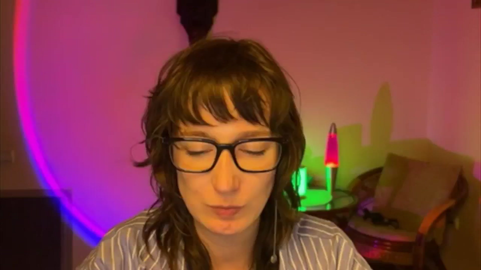 Gallery image thumbnail from LoooneyTunes's myfreecams stream on, 04/17/2025, 21:45 image 3 of 20