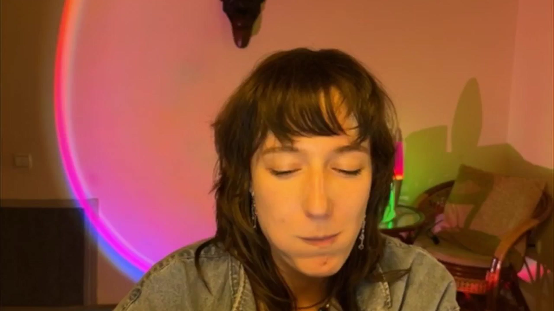 Gallery image thumbnail from LoooneyTunes's myfreecams stream on, 04/18/2025, 19:17 image 13 of 20