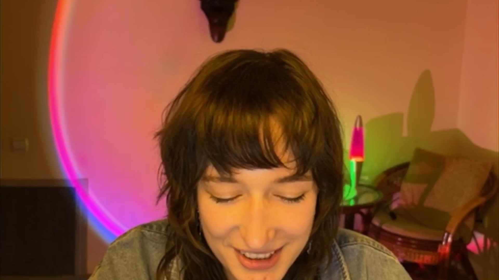 Gallery image thumbnail from LoooneyTunes's myfreecams stream on, 04/18/2025, 19:17 image 15 of 20