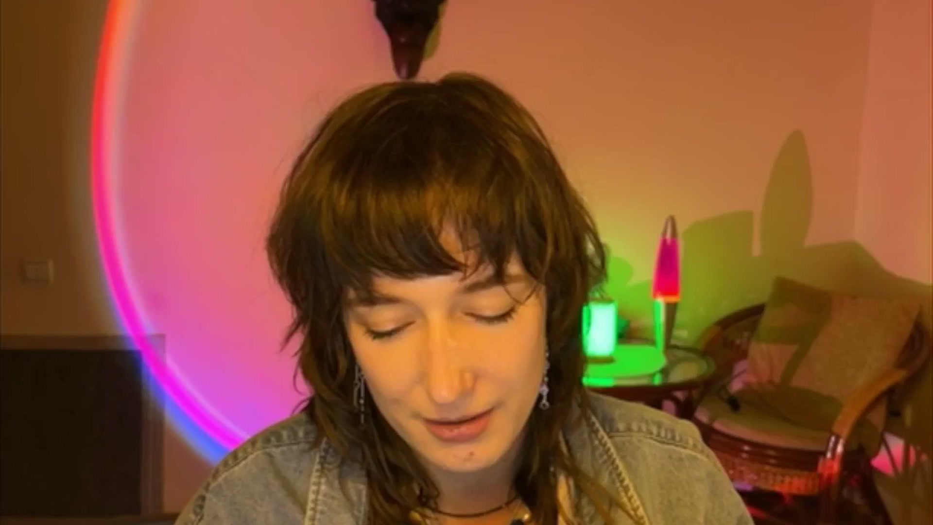 Gallery image thumbnail from LoooneyTunes's myfreecams stream on, 04/18/2025, 19:17 image 6 of 20