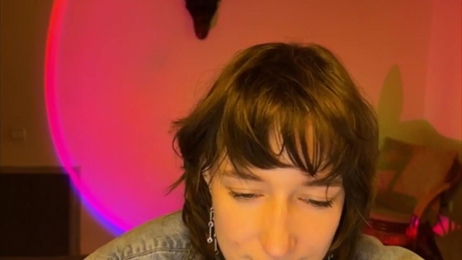 Gallery image thumbnail from LoooneyTunes's myfreecams stream on, 04/18/2025, 20:10 image 8 of 20