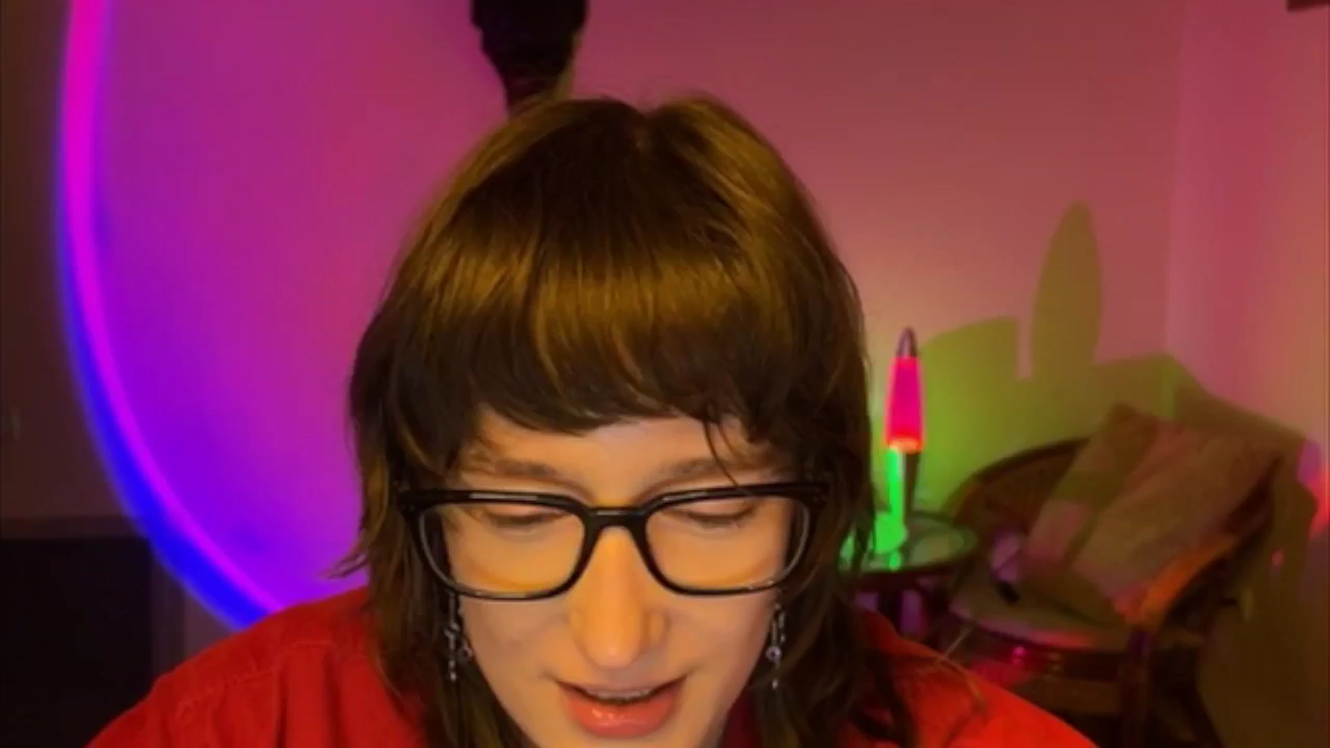 Gallery image thumbnail from LoooneyTunes's myfreecams stream on, 04/19/2025, 21:25 image 15 of 20